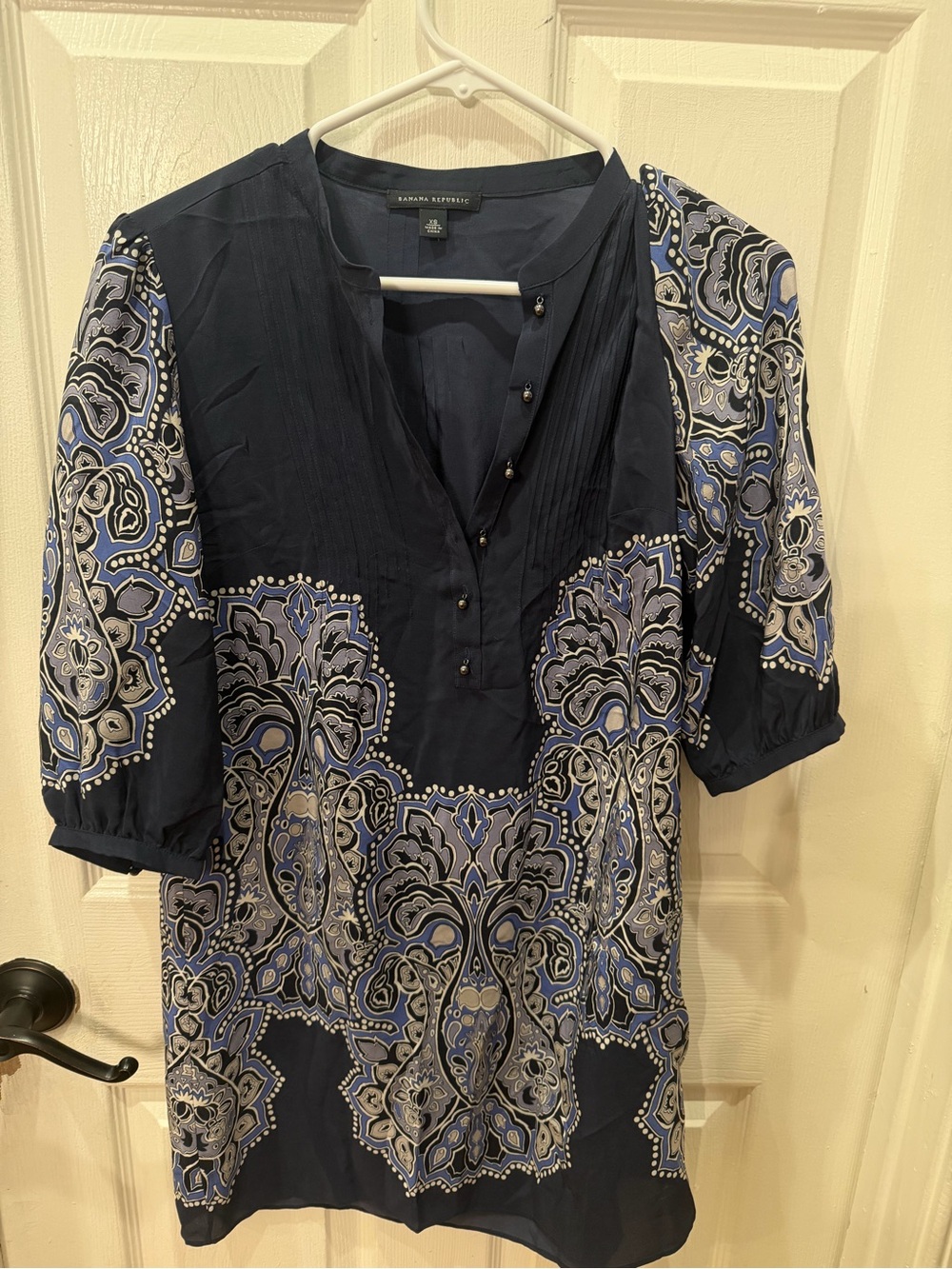 Banana Republic Navy 100% silk Blue Paisley Tunic Top